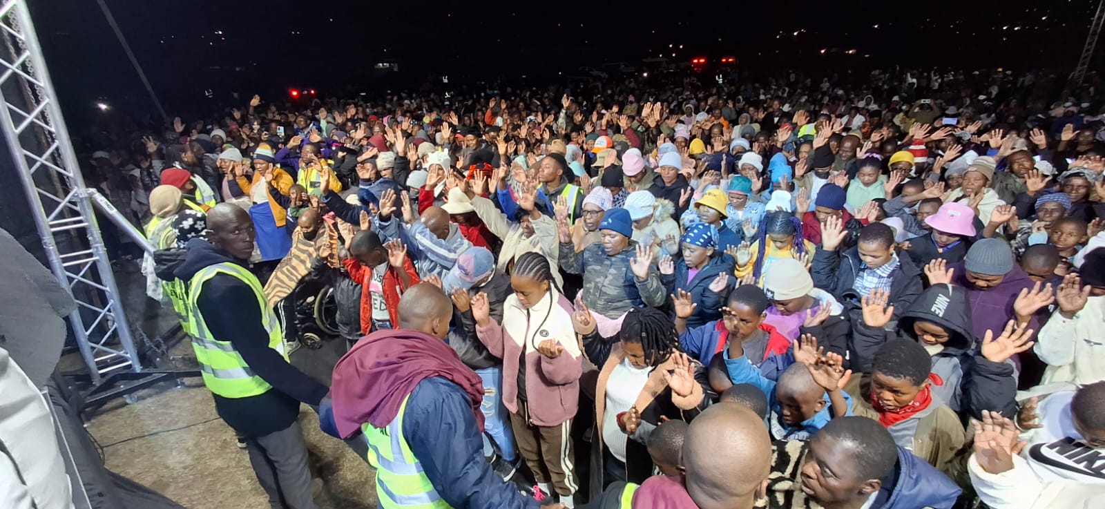 Crowd worshipping at crusade
